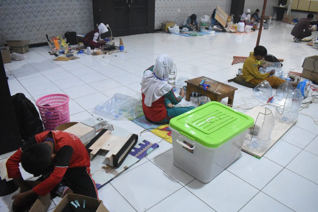 Kreatif dan Peduli Lingkungan, Siswa SD di Banjarnegara Sulap Limbah Jadi Kerajinan Unik